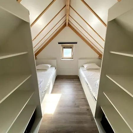 Holiday home Dg7 - Gezellig Huisje Voor 6 Personen Met Tuin, Parking En 3 Fietsen